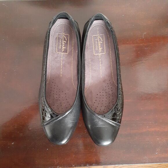 Clarks Shoes Black Leather Low Heel Slip-On Comfort Shoes 8 W Wide 83060 Career - Picture 3 of 12